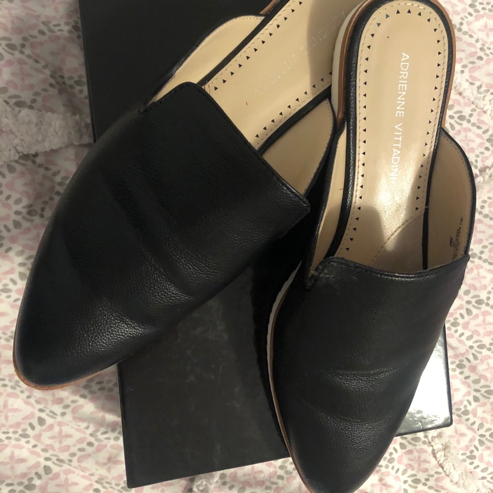 Adrienne Vittadini Lou flat slip-on mules. Size 8.